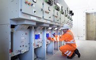 Engineer doing high voltage online monitoring